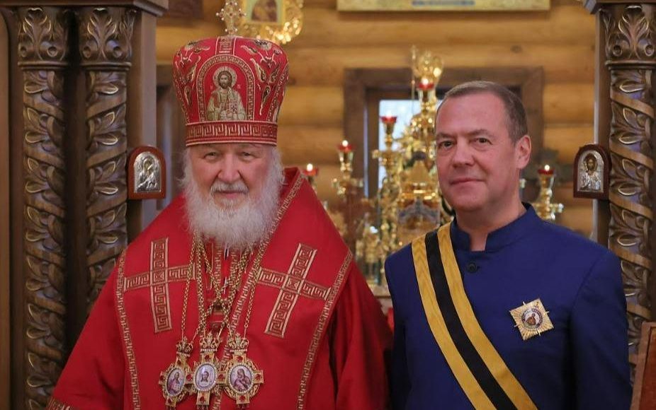 Ο-Πατριάρχης-Μόσχας-παρασημοφόρησε-τον-Ντμίτρι-Μεντβέντεφ