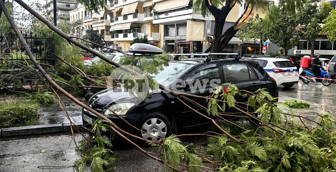 Πρωτοφανές-σκηνικό-με-ισχυρούς-ανέμους-στην-Πάτρα-–-Κλαδιά-δέντρων-σωριάστηκαν-μέσα-σε-λίγα-δευτερόλεπτα-πάνω-σε-αυτοκίνητα-–-ertnews.gr