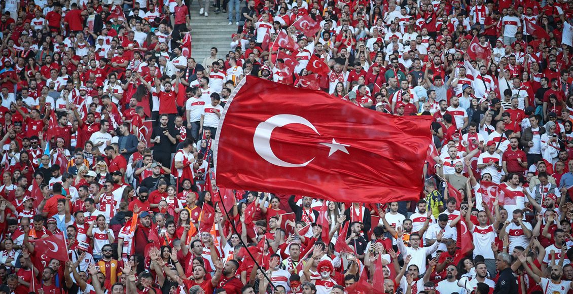 «Σεισμός»-στο-τουρκικό-ποδόσφαιρο:-Υπό-κράτηση-για-6-διαιτητές-και-κλήση-1.024-παικτών-στο-εδώλιο-για-παράνομο-στοιχηματισμό
