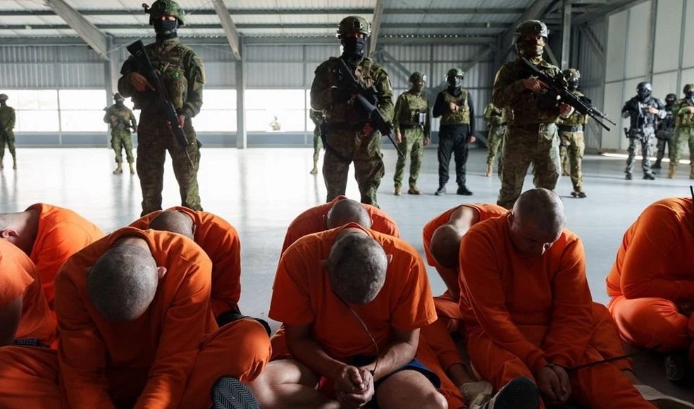 Ισημερινός:-Περίπου-300-«επικίνδυνοι»-κρατούμενοι-μεταφέρθηκαν-φυλακή-υψίστης-ασφαλείας