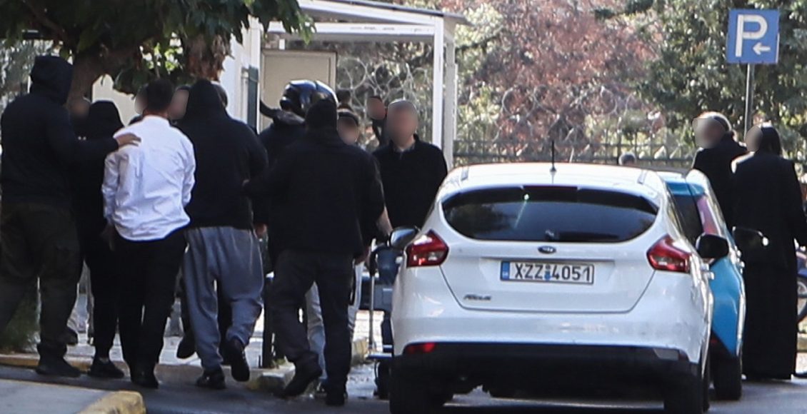 Στην-Ευελπίδων-ο-παλαιοημερολογίτης-ιερέας-youtuber-και-οι-άλλοι-επτά-κατηγορούμενοι-–-Το-εκκλησάκι-επί-της-Λιοσίων-είχε-γίνει-άντρο-ναρκωτικών