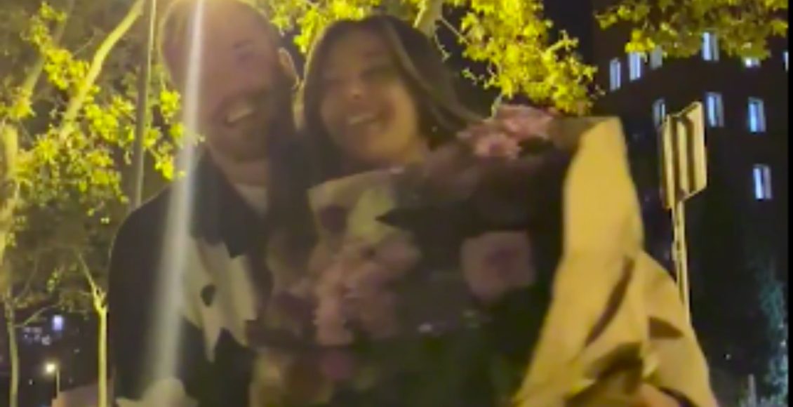 Μέσι:-Εμφανίστηκε-ξαφνικά-σε-βίντεο-ερωτευμένου-ζευγαριού-και-έγινε-viral