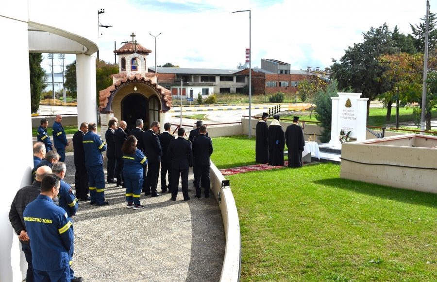 Κομοτηνή:-Επιμνημόσυνη-δέηση-στο-μνημείο-πεσόντων-Πυροσβεστών