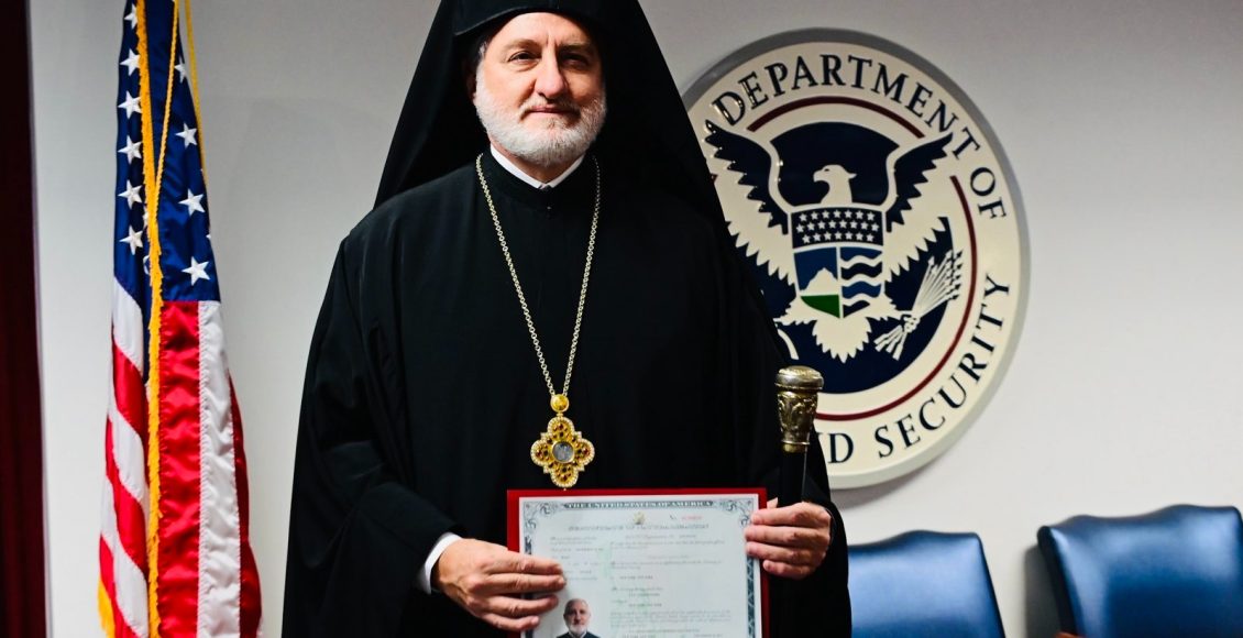 Επίσημα-Αμερικανός-πολίτης-ο-Αρχιεπίσκοπος-Ελπιδοφόρος
