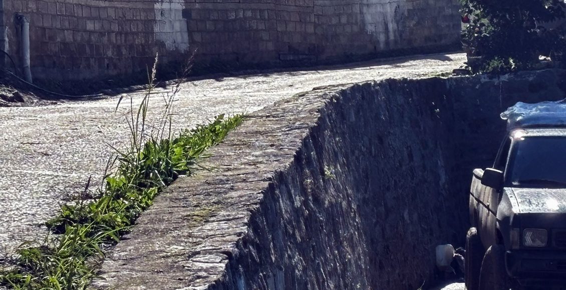 Στο-σημείο-της-τραγωδίας-με-τον-3χρονο-στην-Αχαΐα-–-Ο-θείος-του-χτύπησε-σε-γωνία-μπαλκονιού,-ζαλίστηκε-και-έπεσε-στο-κενό-παρασύροντας-και-το-παιδί