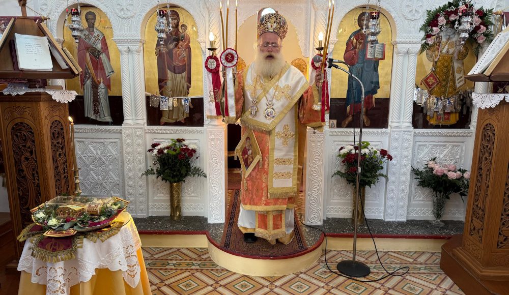 o-iεραπύτνης-Κύριλλος-στον-πανηγυρίζοντα-Ιερό-Ναό-Αγίου-Νεκταρίου-στον-Αγκαθιά-Παλαικάστρου-Σητείας