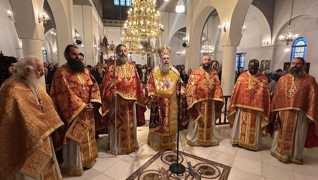 Ο-Μητροπολίτης-Τρίκκης-στον-πανηγυρίζοντα-Ιερό-Ναό-της-Ενορίας-Αγίου-Νεκταρίου-Τρικάλων