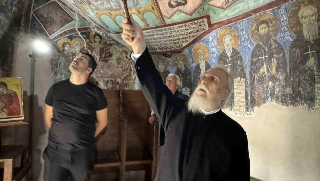 Αυτοψία-ειδικών-επιστημόνων-στη-Μονή-Αγίου-Νεοφύτου-μετά-τον-σεισμό-(ΦΩΤΟ)