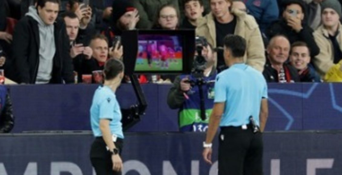 Πρόταση-της-ifab-στην-uefa:-Δύο-διαιτητές-και-αύξηση-των-αρμοδιοτήτων-του-var