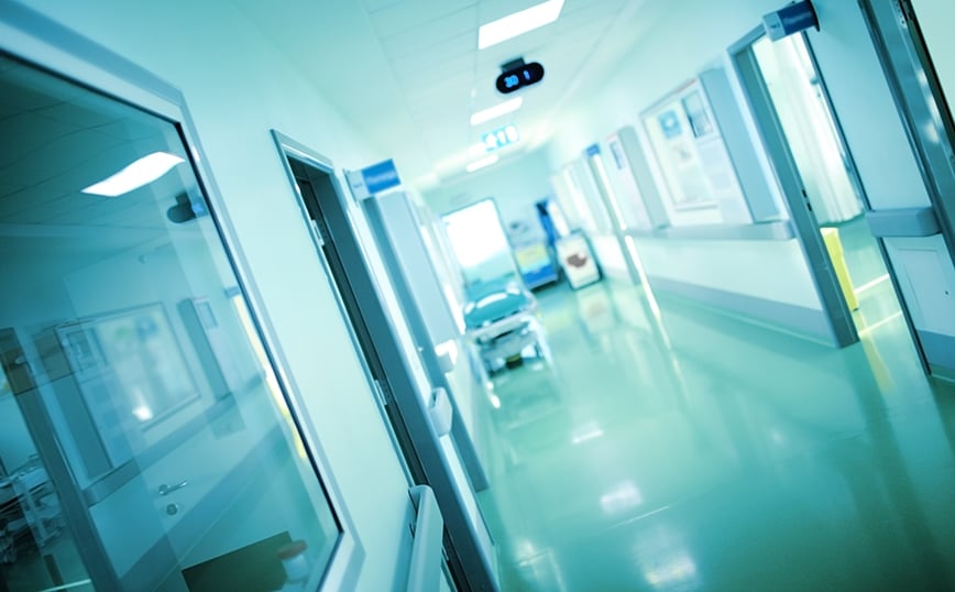 Χαροπαλεύει-ο-22χρονος-που-κατάπιε-ολόκληρο-μπέργκερ-–-Έμεινε-πάνω-από-δύο-λεπτά-χωρίς-οξυγόνο