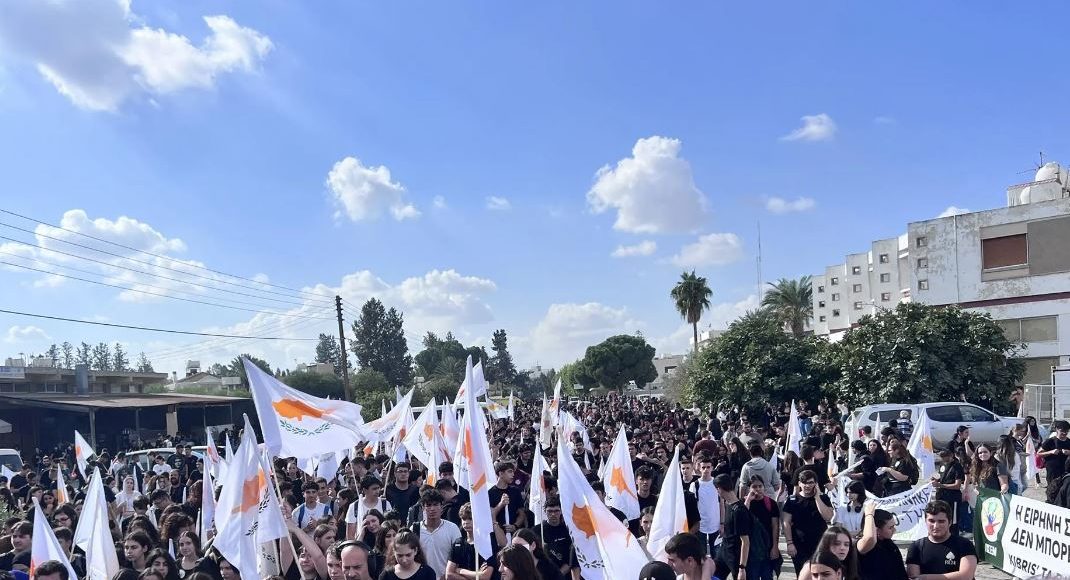 Κύπρος:-Εκδηλώσεις-καταδίκης-του-ψευδοκράτους-–-Μαθητές-και-φοιτητές-στους-δρόμους
