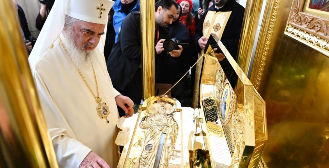 Εθνικός-Καθεδρικός-Ναός-Βουκουρεστίου:-Χιλιάδες-Ρουμάνοι-τίμησαν-τον-πνευματικό-τους-Προστάτη,-Άγιο-Απόστολο-Ανδρέα-(ΦΩΤΟ&ΒΙΝΤΕΟ)