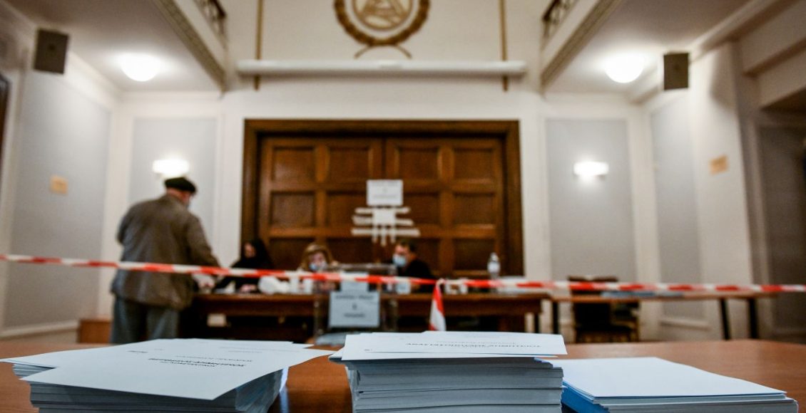 Ψηφίζουν-για-δεύτερη-ημέρα-οι-δικηγόροι-Αθήνας,-Θεσσαλονίκης-και-Πειραιά