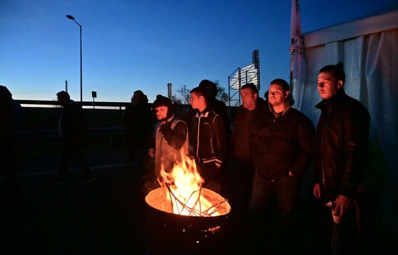 Κλιμάκωση-με-ενίσχυση-των-μπλόκων-αποφάσισαν-οι-αγρότες-σε-συνέλευση-στη-Νίκαια