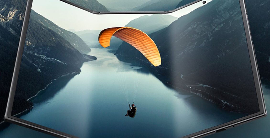 Το-επόμενο-βήμα-στα-smartphones:-Ένα-διπλά-αναδιπλούμενο-κινητό,-τρεις-οθόνες,-τέσσερις-χώροι-εργασίας