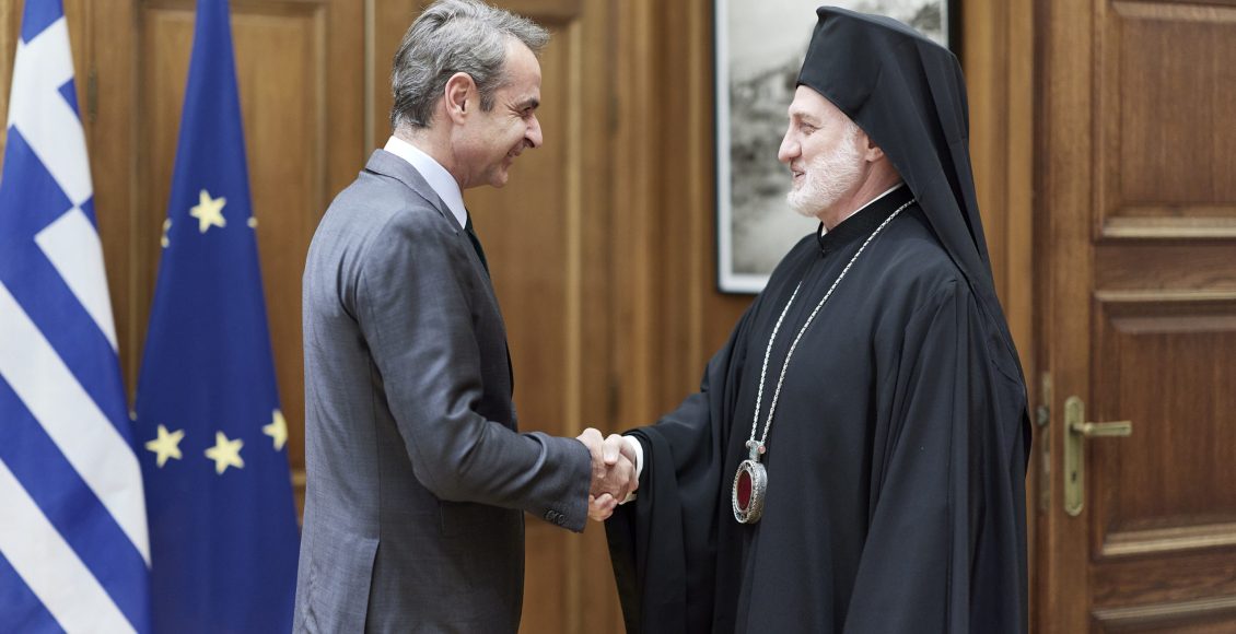 Η-επαναλειτουργία-της-Θεολογικής-Σχολής-της-Χάλκης-στο-επίκεντρο-της-συνάντησης-Κ.-Μητσοτάκη-Αμερικής-Ελπιδοφόρου-στο-Μαξίμου