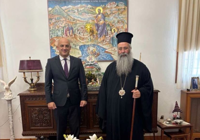 Ο-Πρέσβης-της-Σερβίας-στη-Μητρόπολη-Κίτρους