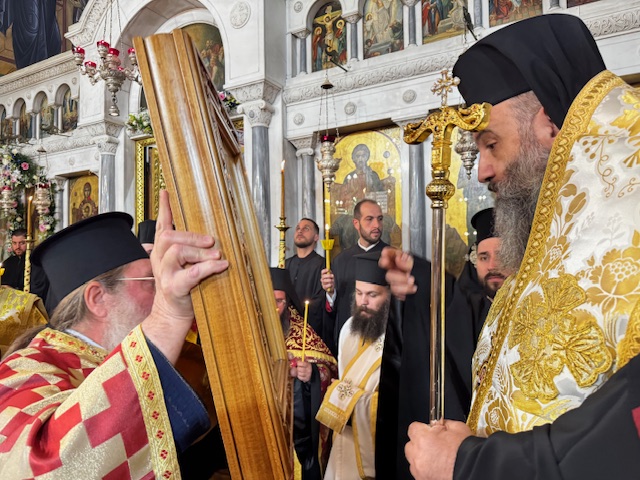 Ο-Επίσκοπος-Σκιάθου-στον-πανηγυρίζοντα-Ιερό-Ναό-Αγίας-Βαρβάρας-Δάφνης
