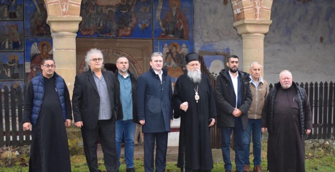 Στον-ιστορικό-ναό-της-Αγίας-Τριάδας-στο-Ίζβορ-ο-Υπουργός-Πολιτισμού-της-Σερβίας