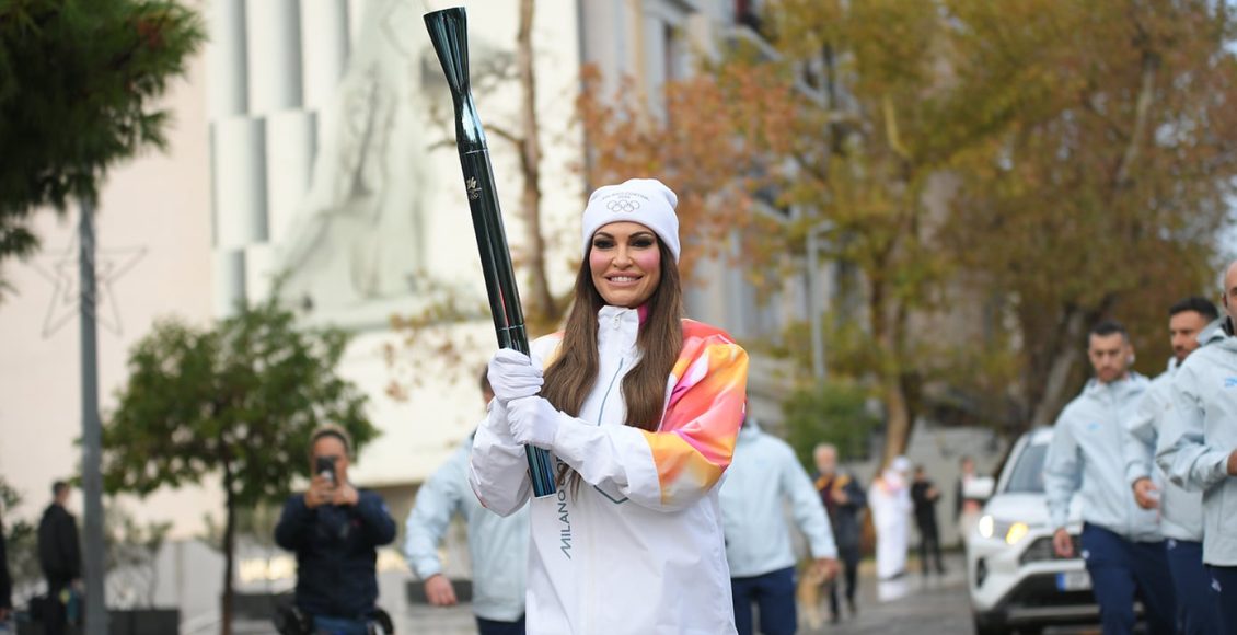 Η-Κίμπερλι-Γκίλφοϊλ-λαμπαδηδρόμος-για-τους-Χειμερινούς-Ολυμπιακούς-Αγώνες-–-Έτρεξε-από-την-Ακρόπολη-έως-το-Καλλιμάρμαρο
