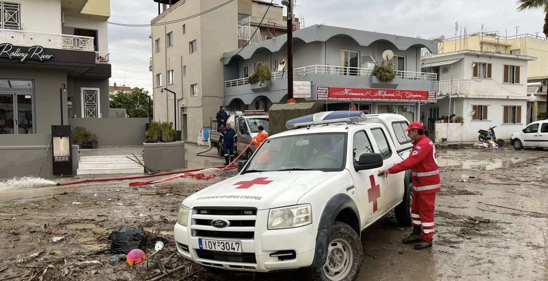 Ελληνικός-Ερυθρός-Σταυρός:-10-βασικές-συμβουλές-για-προστασία-κατά-τη-διάρκεια-πλημμυρικών-φαινομένων