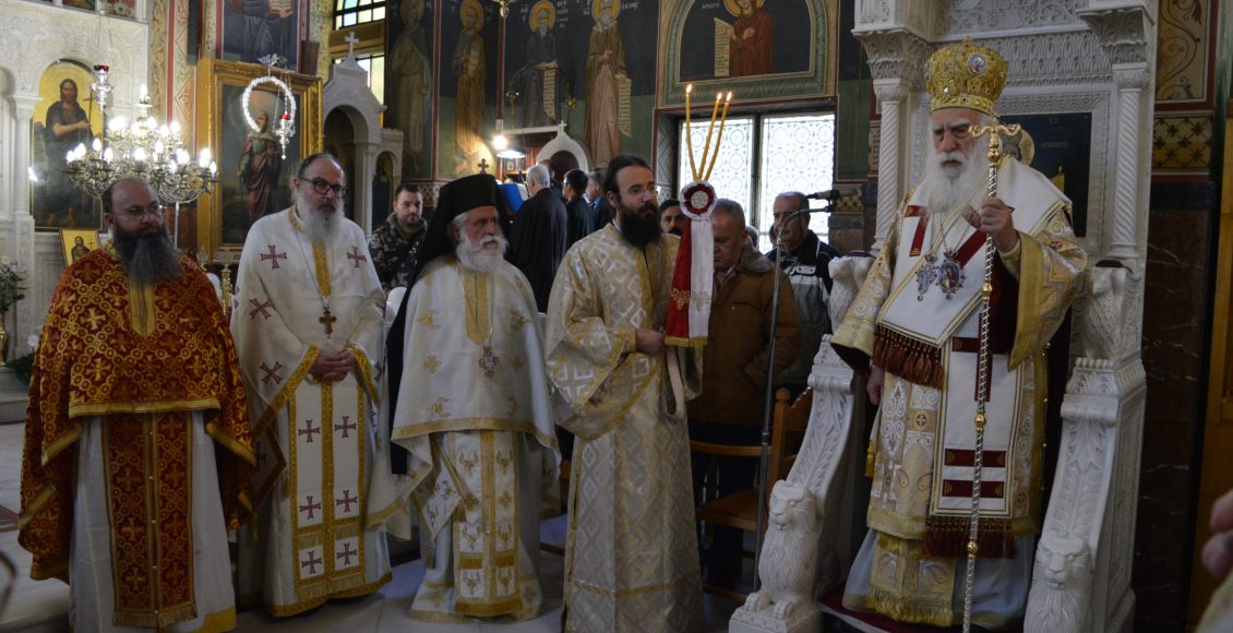 Ο-Μητροπολίτης-Νέας-Σμύρνης-στον-πανηγυρίζοντα-Ιερό-Ναό-Αγίας-Βαρβάρας-Παλαιού-Φαλήρου