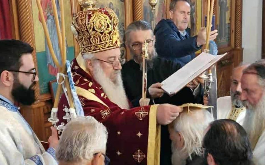 Ο-Αργυροκάστρου-Ναθαναήλ-χειροθέτησε-Πρωτοπρεσβύτερο-τον-π.-Χρήστος-Παππά