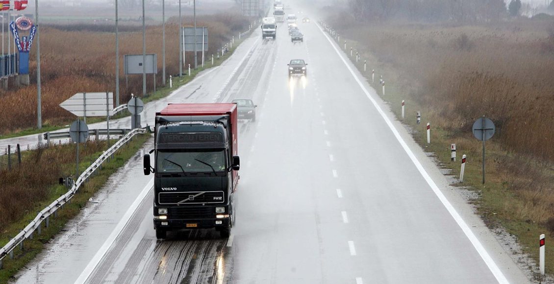 Νταλίκα-κινήθηκε-στο-αντίθετο-ρεύμα-κυκλοφορίας-στην-εθνική-οδό-Αθηνών-Θεσσαλονίκης