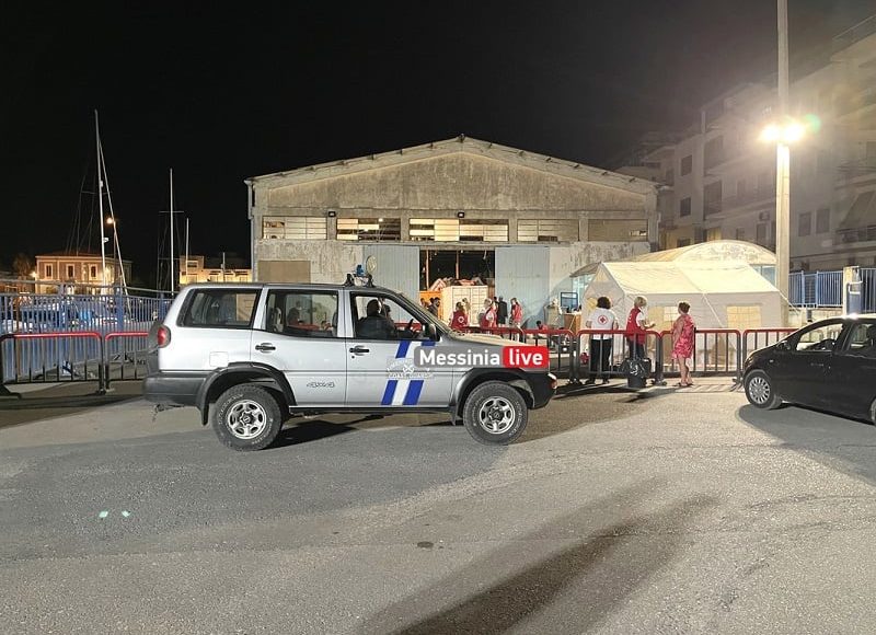 Αυτοκίνητο-έπεσε-στη-θάλασσα-στην-Καλαμάτα-–-Απεγκλωβίστηκε-ο-86χρονος-οδηγός