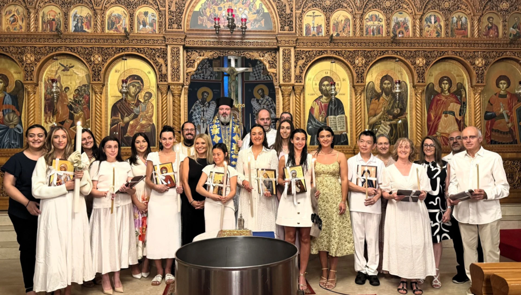 Εννέα-νεοφώτιστοι-Ορθόδοξοι-Χριστιανοί-στην-Ενορία-Αναστάσεως-του-Χριστού-στο-Σύδνεϋ