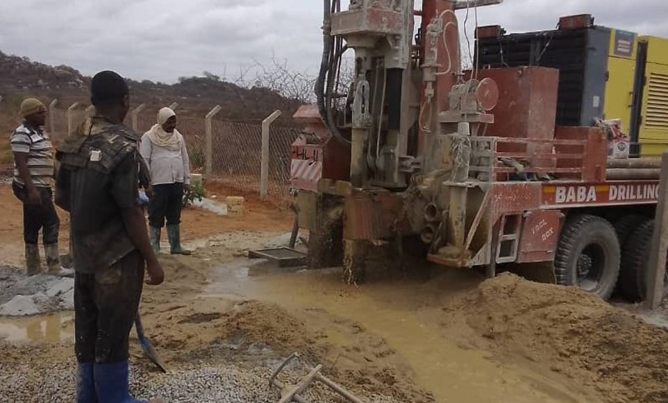 Γεώτρηση-στο-οικόπεδο-του-νέου-Ιεραποστολικού-Κέντρου-της-Ιεράς-Μητροπόλεως-Αρούσας-στη-Ντοντόμα