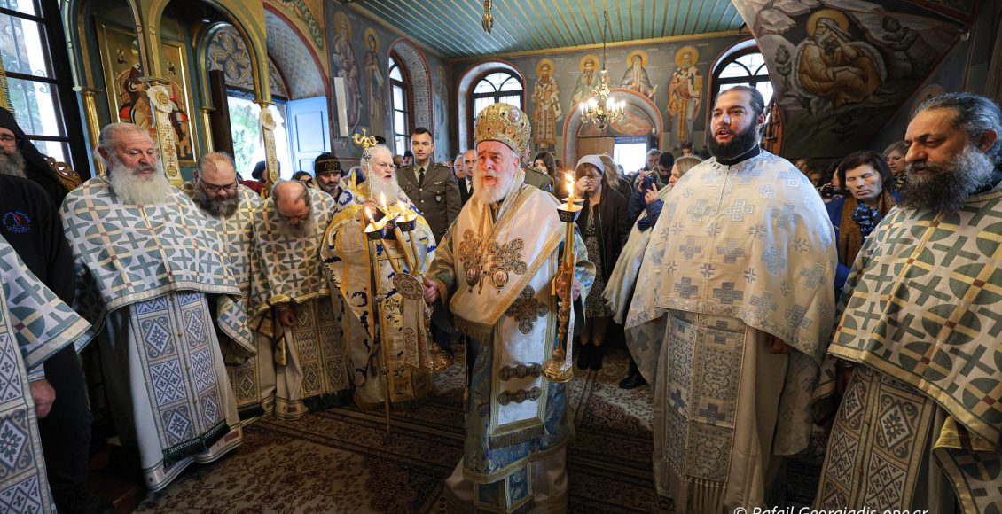 Το-ope.gr-στο-Πόρτο-Λάγος:-Αρχιερατική-Θεία-Λειτουργία-Αγίου-Νικολάου-στο-ομώνυμο-Βατοπαιδινό-Μετόχι-(ΦΩΤΟ-–-ΗΧΗΤΙΚΟ))