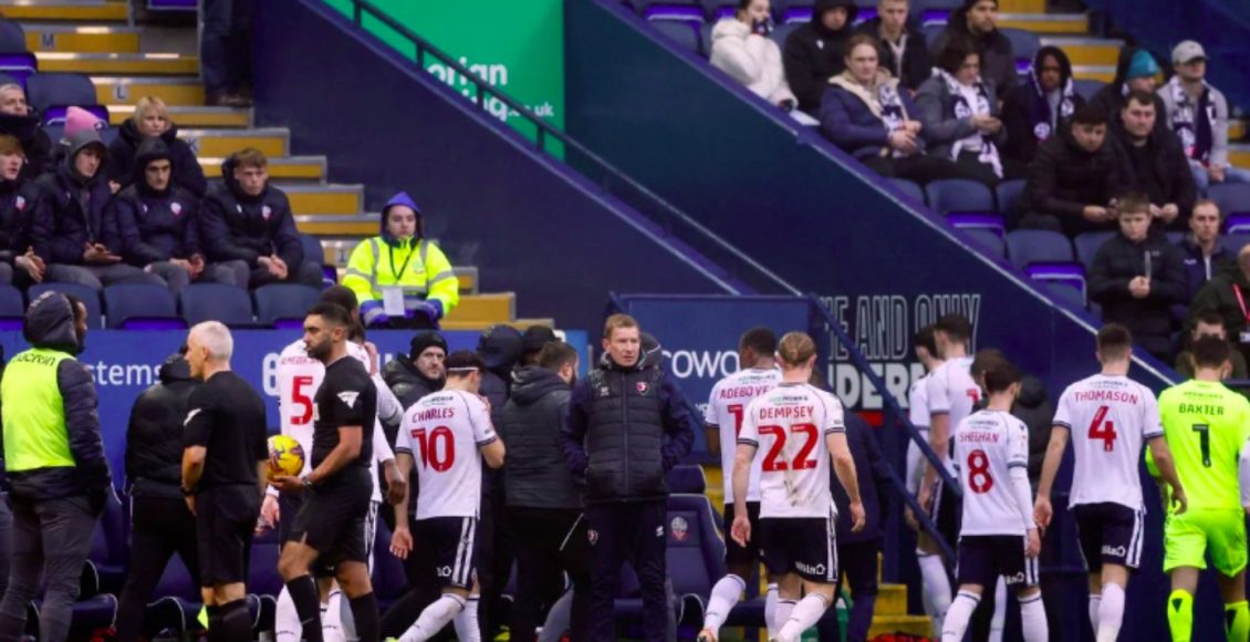 Διακόπηκε-το-Τσάρλτον-–-Πόρτσμουθ:-Πέθανε-φίλαθλος-ενώ-του-παρασχέθηκαν-οι-πρώτες-βοήθειες