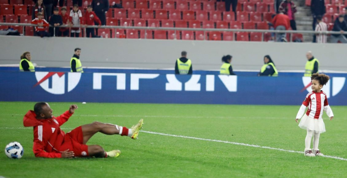 Ολυμπιακός:-Αποθέωση-για-τον…-τερματοφύλακα-Ελ-Κααμπί-που-«έφαγε»-γκολ-από-τα-παιδιά-του