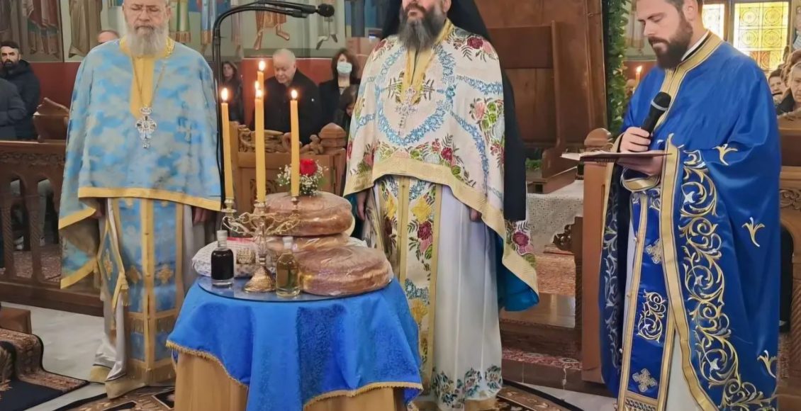 Θεία-Λειτουργία-ενώπιον-της-Παναγίας-της-Δημιοβίτισσας