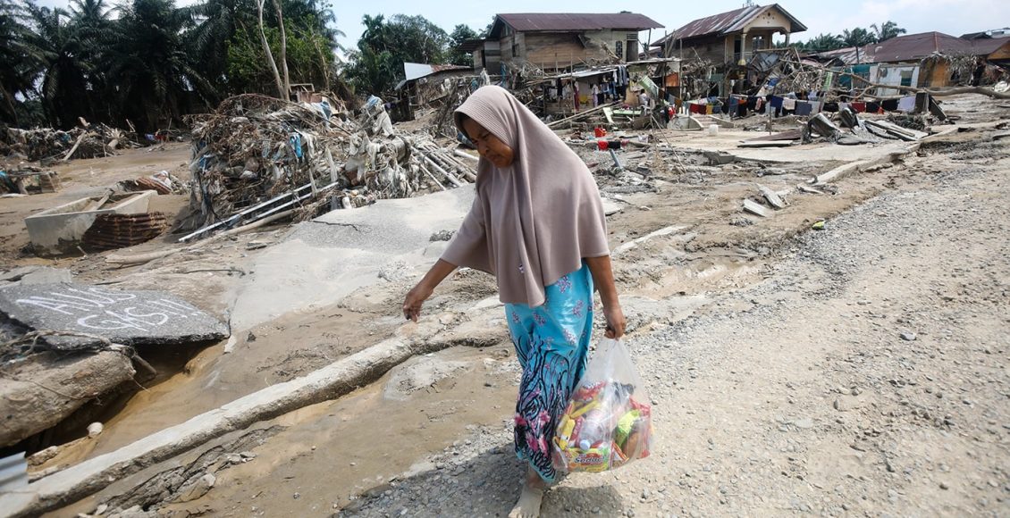 Στους-950-οι-νεκροί-από-τις-πλημμύρες-στην-Ινδονησία-–-Πάνω-από-270-αγνοούμενοι-και-5.000-τραυματίες