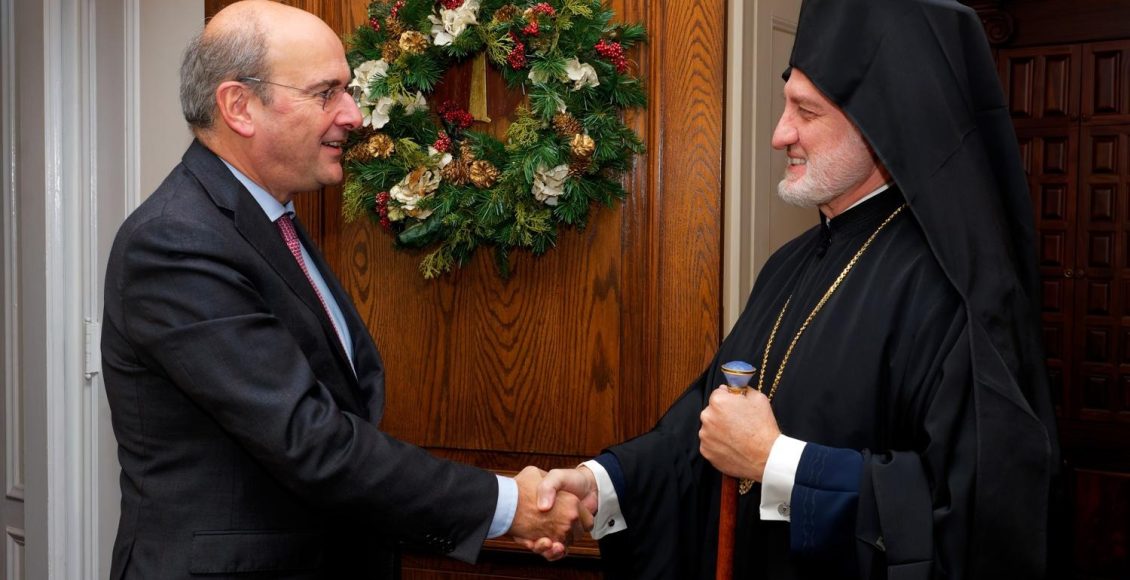 Ο-Αντιπρόεδρος-της-Κυβέρνησης,-Κωστής-Χατζηδάκης,-στον-Αρχιεπίσκοπο-Αμερικής