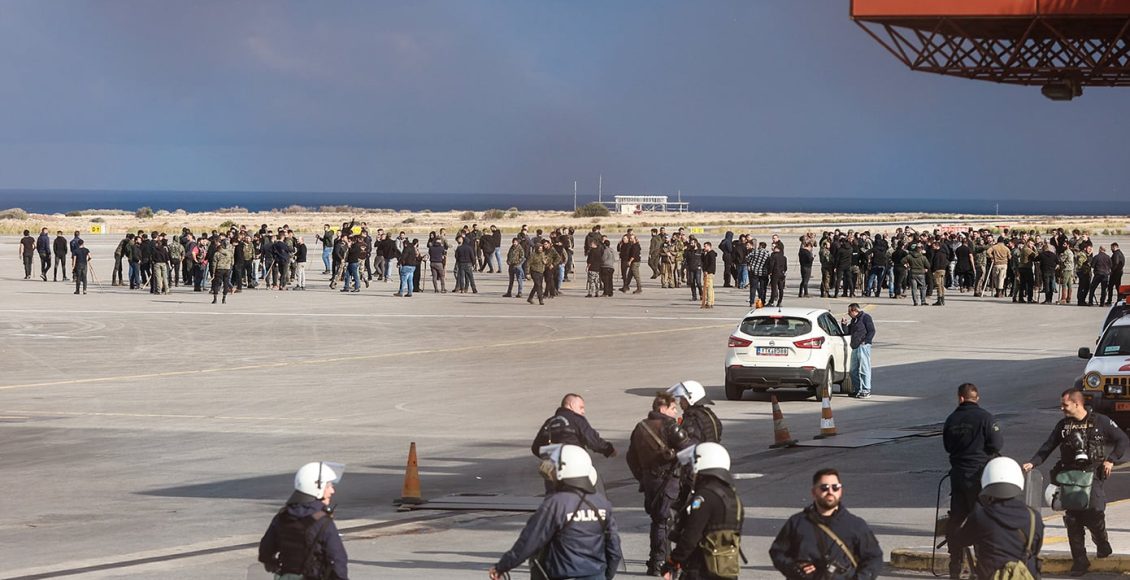 Κλειστό-το-αεροδρόμιο-Ηρακλείου-«Νίκος-Καζαντζάκης»-–-aγρότες-εισέβαλαν-στην-πίστα