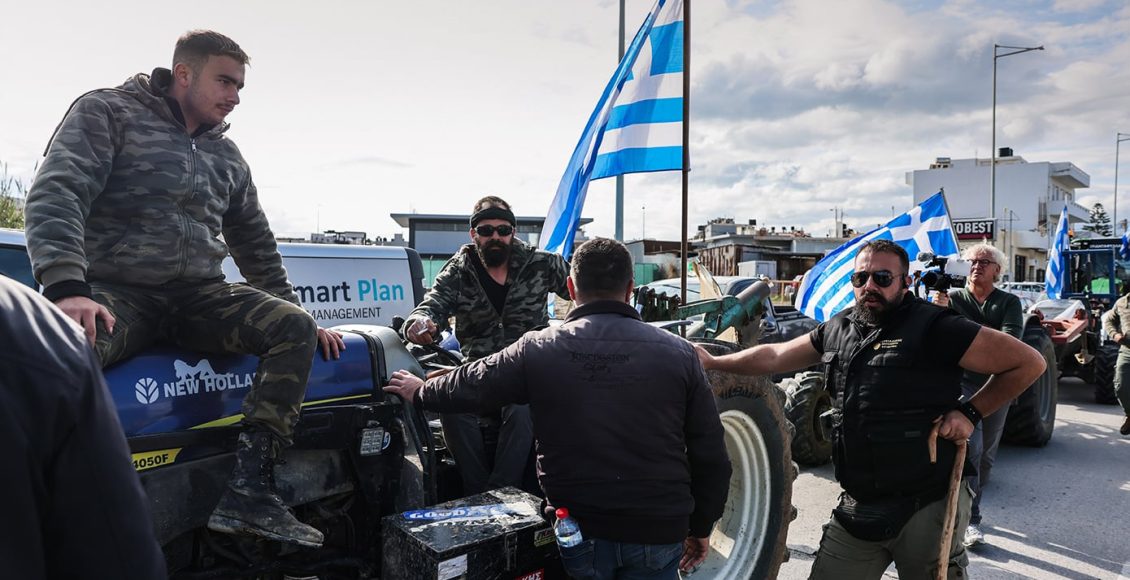 Ένταση-με-πετροπόλεμο-και-χημικά-μεταξύ-αγροτών-και-αστυνομικών-πέριξ-του-αεροδρομίου-Ηρακλείου-–-Δείτε-βίντεο