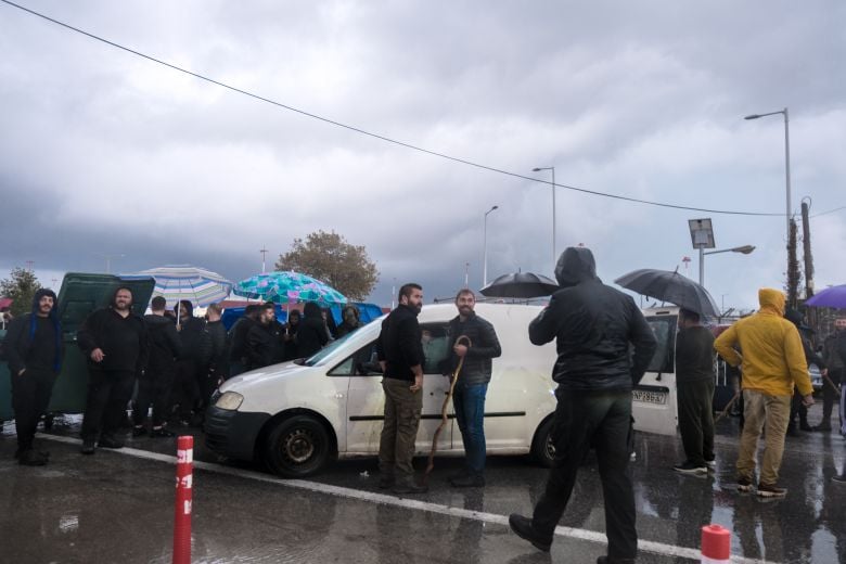 Οι-αγρότες-άνοιξαν-το-αεροδρόμιο-των-Χανίων-για-να-περάσουν-οι-επιβάτες-πτήσεων