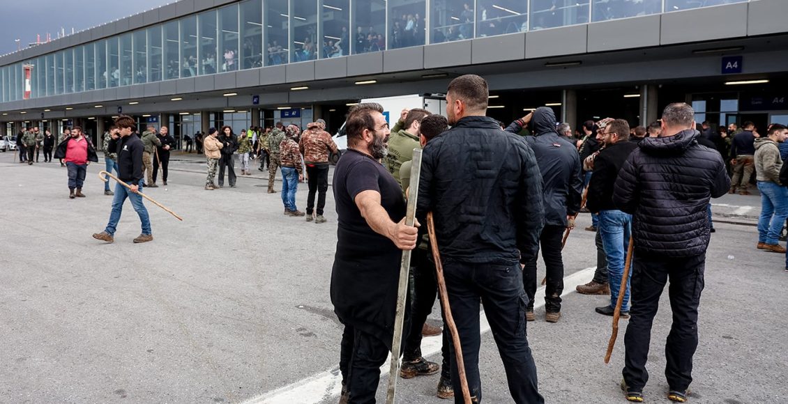 Αποχώρησαν-από-το-αεροδρόμιο-«Νίκος-Καζαντζάκης»-οι-αγροτοκτηνοτρόφοι-–-Πόσες-πτήσεις-επηρεάστηκαν,-ποιοι-δρόμοι-είναι-κλειστοί