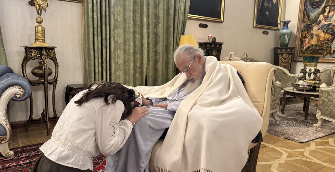 Ο-Πατριάρχης-Γεωργίας-έδωσε-την-ευλογία-του-στην-Ανίτα-Αμπγαριάνι-που-θα-διαγωνιστεί-στον-Παιδικό-Διαγωνισμό-eurovision