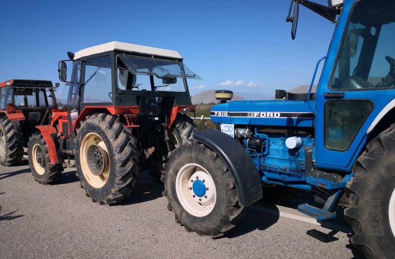 Νέος-αποκλεισμός-από-τους-αγρότες-στον-Μπράλο-για-μία-ώρα