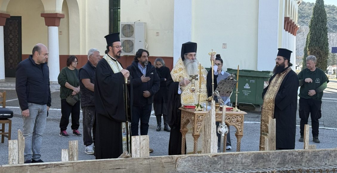 Στο-Διαδημοτικό-Κοιμητήριο-Σχιστού-ο-Σεβασμιώτατος-Μητροπολίτης-Πειραιώς