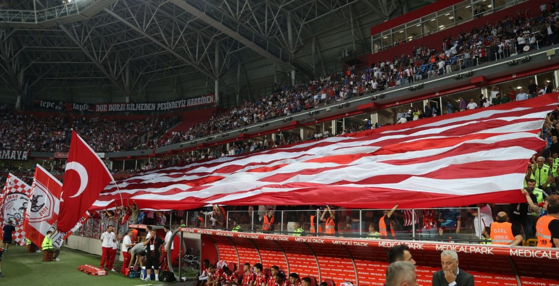 «Θα-γαμ…-την-ΑΕΚ»-–-Τούρκος-κωμικός-προκαλεί-σε-βίντεο-της-Σάμσουνσπορ