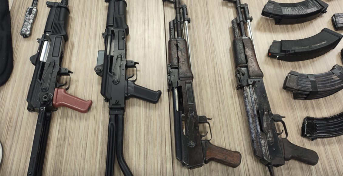 Μαφιόζικη-γιάφκα-με-καλάσνικοφ-βρήκε-η-ΕΛ.ΑΣ:-Χρησιμοποιήθηκαν-από-εμπρησμό-σε-βενζινάδικο,-μέχρι-σε-απόπειρα-δολοφονίας