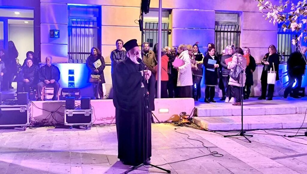 Φωταγώγηση-Χριστουγεννιάτικου-δέντρου-στο-Καστέλλι-Πεδιάδος