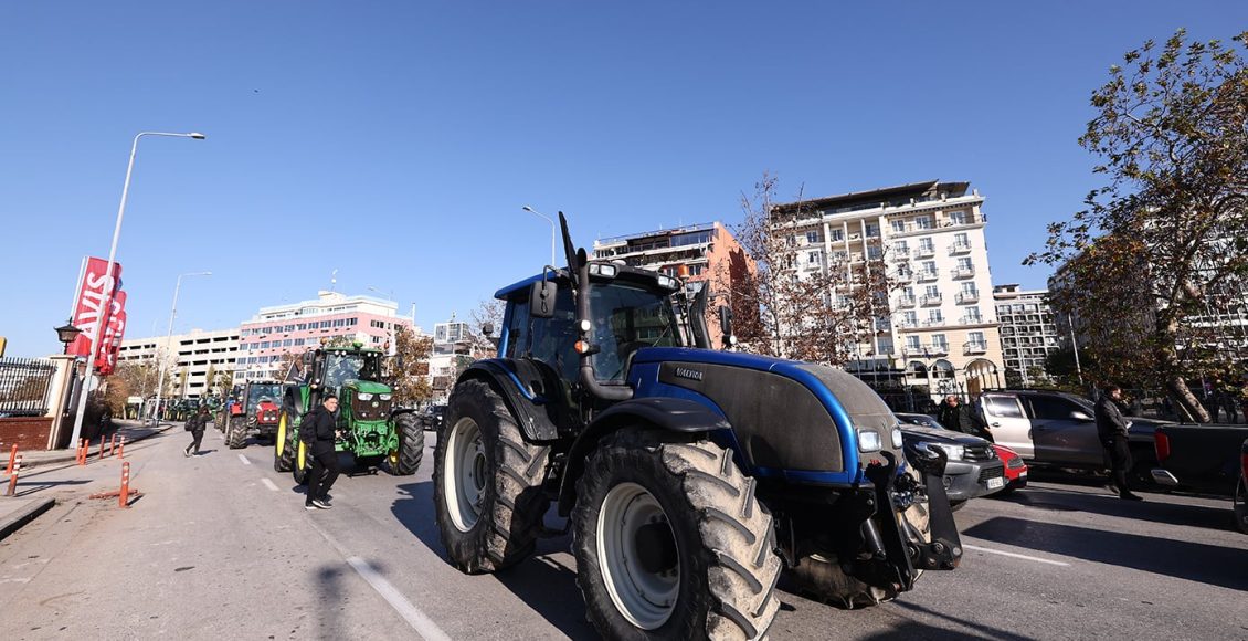 Με-τρακτέρ-και-λεωφορεία,-παραγωγοί-από-τα-μπλόκα-θα-κινηθούν-για-το-συλλαλητήριο-στο-λιμάνι-της-Θεσσαλονίκης