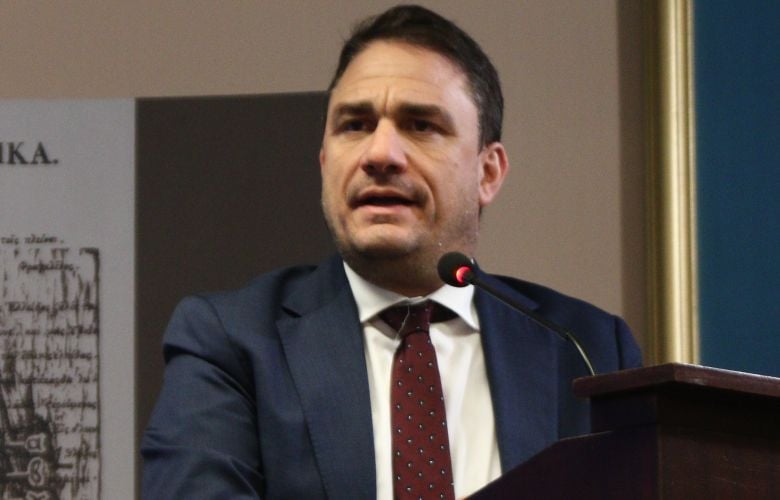 Τσουκαλάς:-«Ο-κ-Ανδρουλάκης-δεν-αφήνει-καμία-σκιά-ενώ-ο-κ.-Μητσοτάκης-παίζει-κρυφτό»