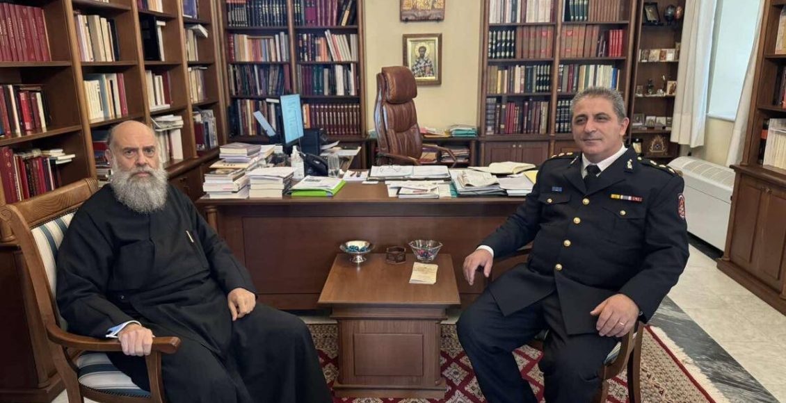 Επίσκεψη-του-Διοικητή-της-Πυροσβεστικής-Καρδίτσας-στον-Μητροπολίτη-Θεσσαλιώτιδος